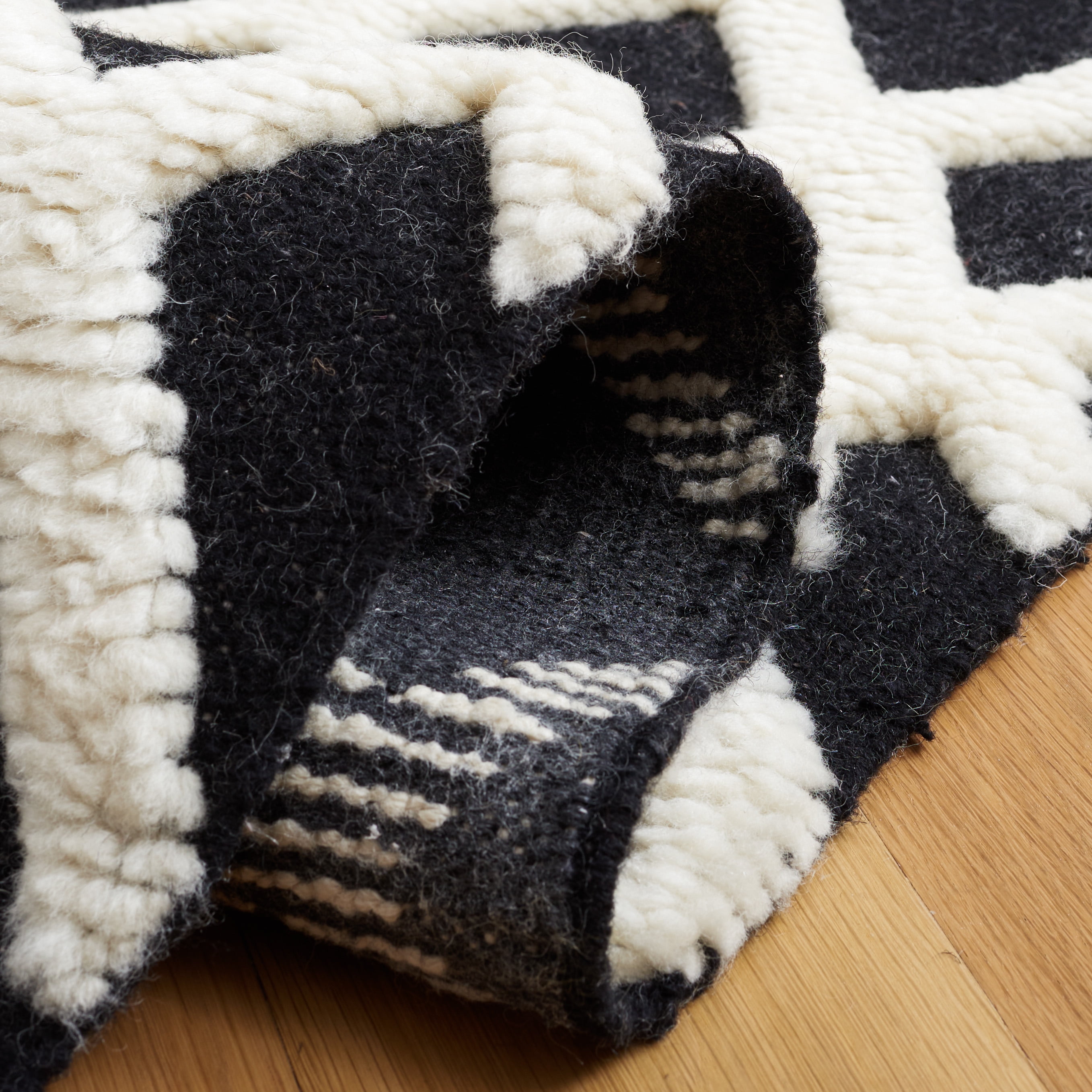 SAFAVIEH Casablanca Trent Geometric Wool Area Rug, Black/Ivory, 9' x 12'