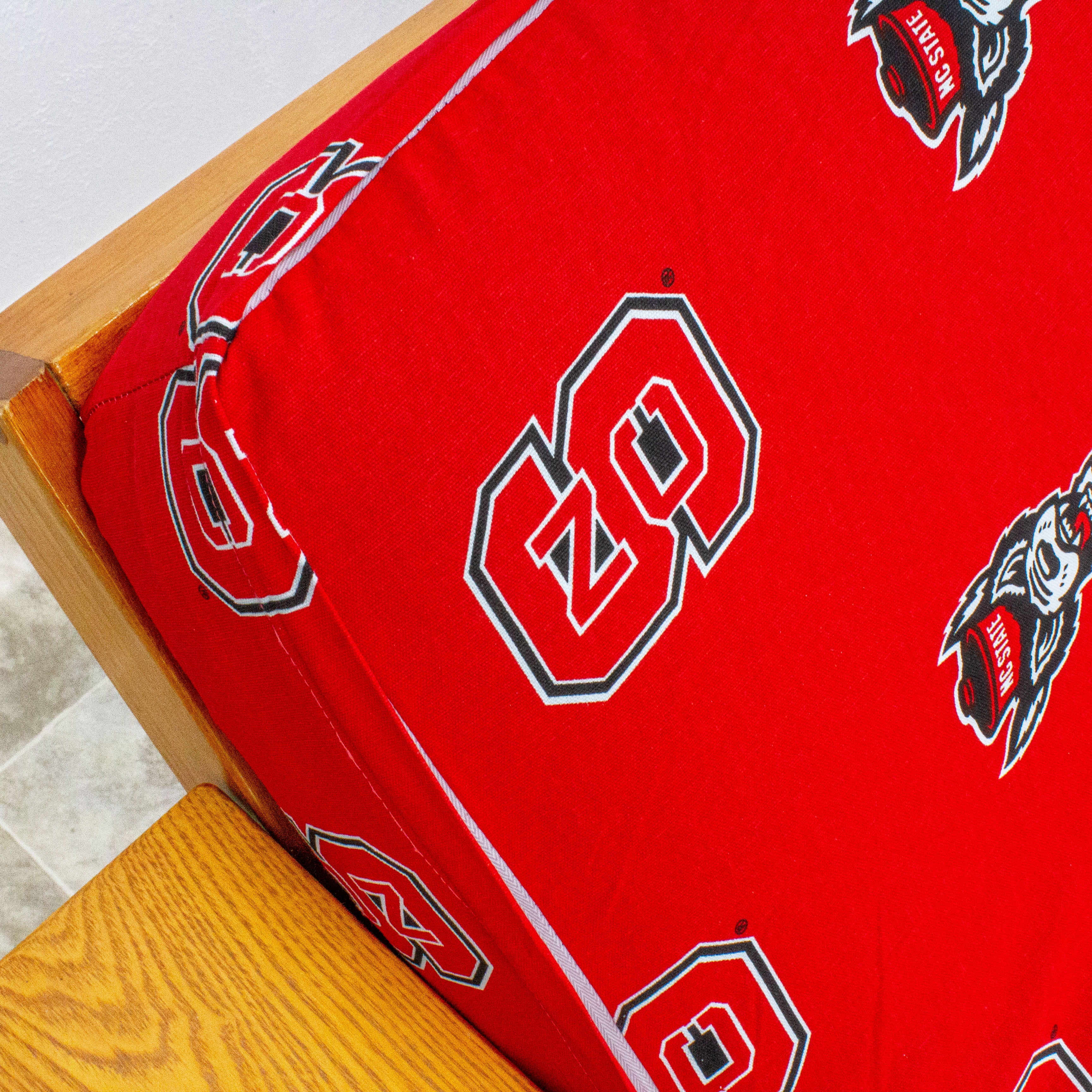 North Carolina State Wolfpack Futon Cover - Full size fits 6 and 8 inch mats