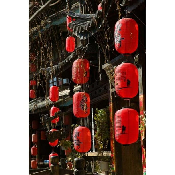 Posterazzi PDDAS07WBI1023 Lanternes Rouges de la Vieille Ville à l'Extérieur des Restaurants Xinhua Jie Street Lijiang Yunnan Province Chine Affiche Imprimée par Walter Bibikov