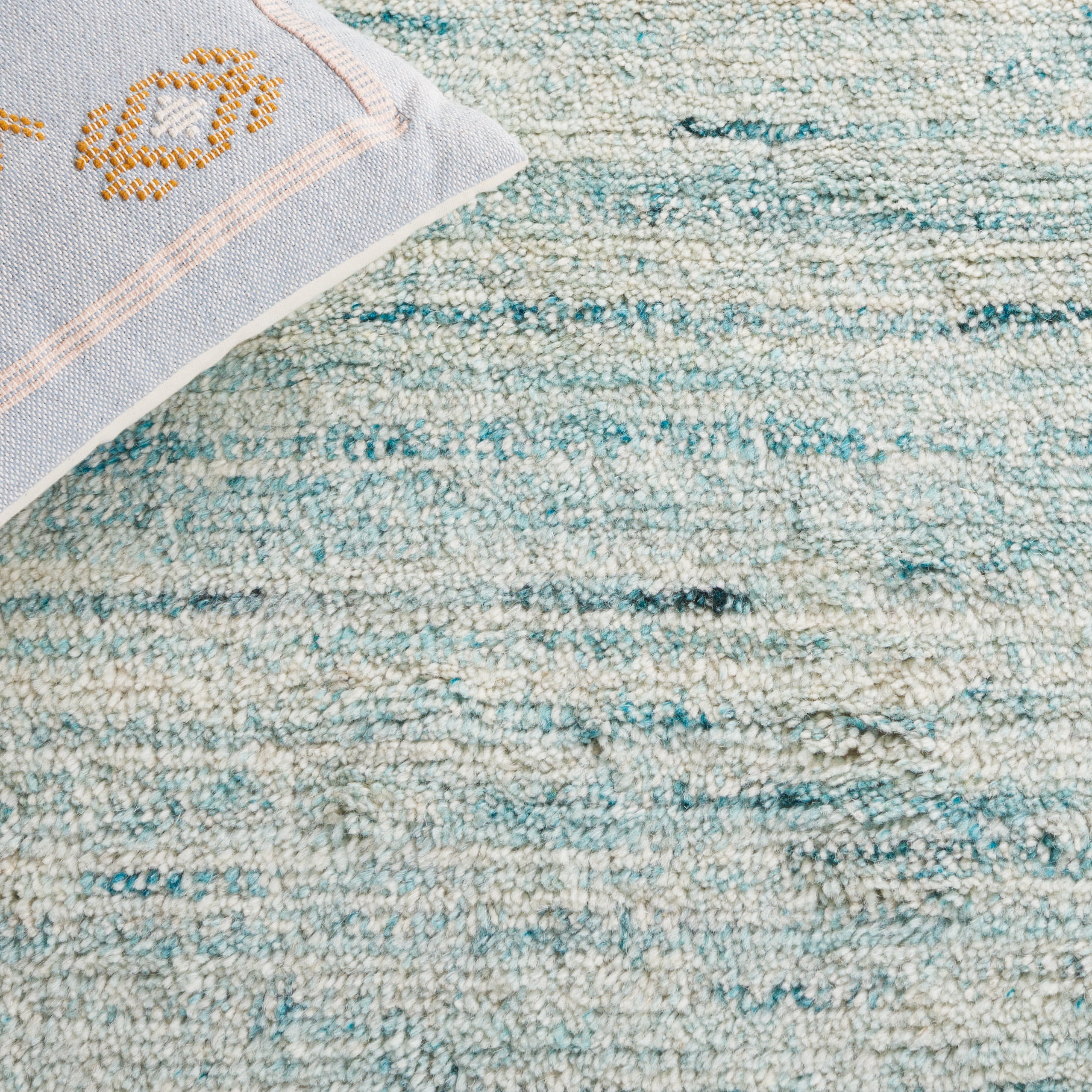 SAFAVIEH Casablanca Katharine Distressed Area Rug, Turquoise/Ivory, 3' x 5'