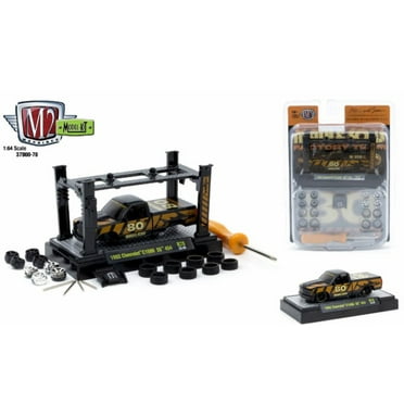 M2 Machines 1:64 Model Kit Release 78 1992 Chevrolet C1500 Ss 454