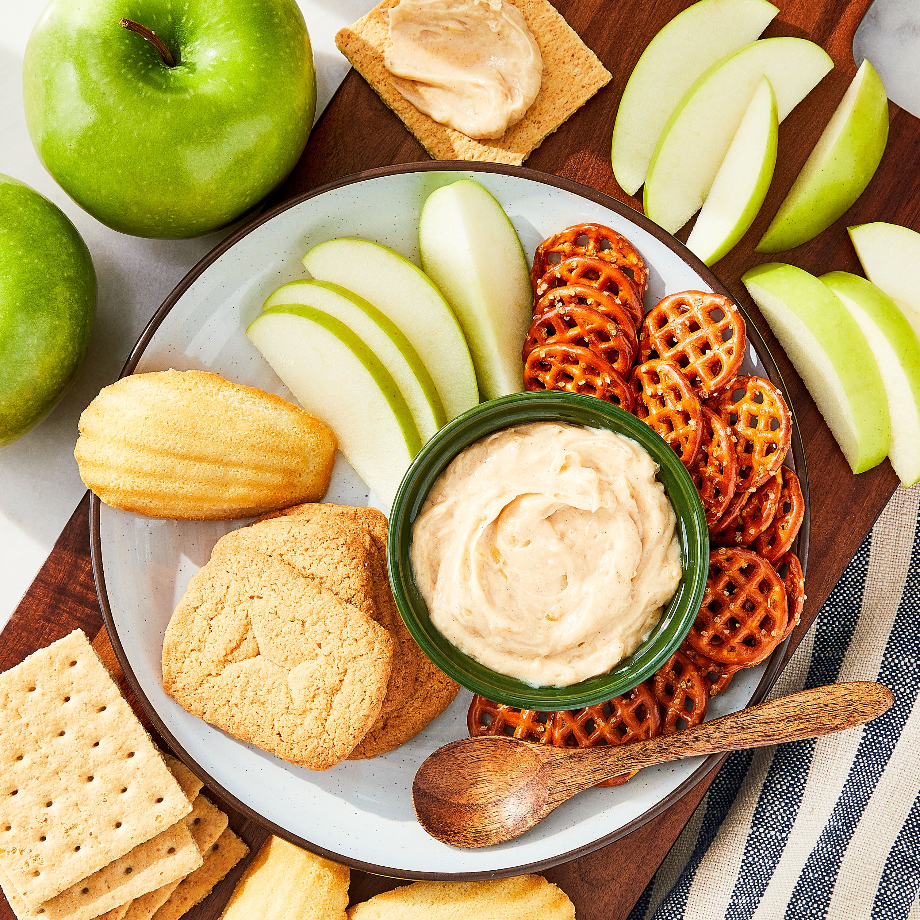 Marketside Caramel Apple Dip, 12 oz Tub, Refrigerated, Contains Milk