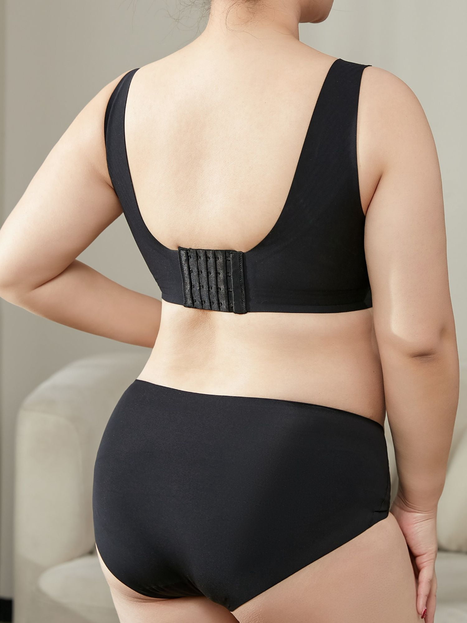 YOURISS Women’s Plus Size Seamless Comfort Bra – Wireless Full Coverage, Semi-Fixed Pads, High Side Support, Smoothing U-Back, 5×4 Hooks Black 2XL