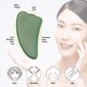 thumbnail image 3 of Herramienta de masaje Guasha de jade verde - Forma triangular para rostro, cuello y cuerpo - Incluye bolsa protectora y espuma - Relaja músculos y mejora circulación (10x5.5 cm), 3 of 6