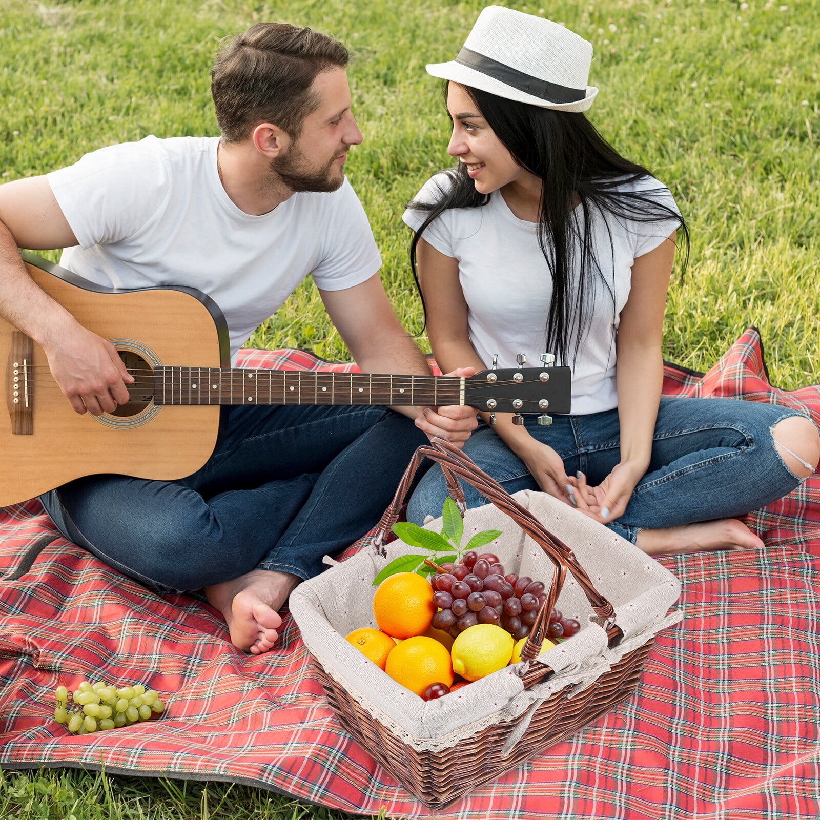 Pyramidti Wicker Picnic Basket with Handles & Liner Oval Empty Gift Basket Willow Woven Easter Eggs & Candy Storage Basket Fruit Serving Basket Kids Blanket Toy Organizer