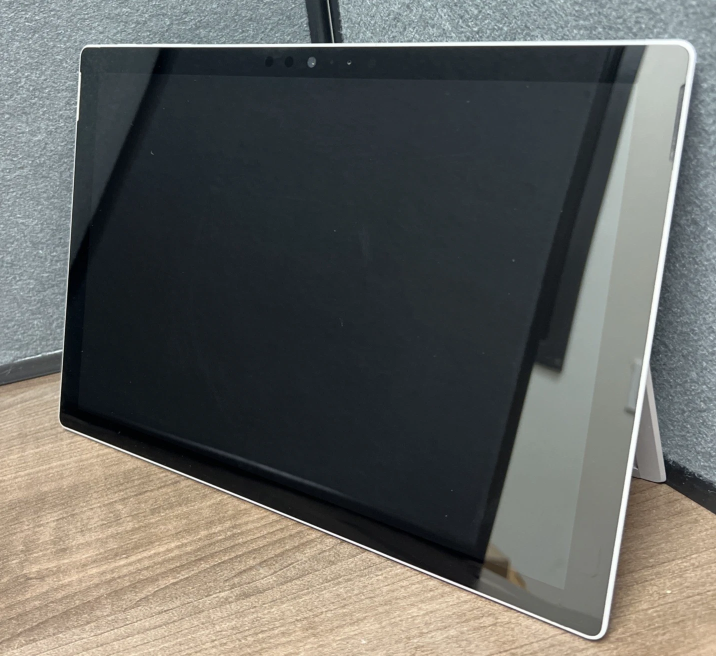 Microsoft Surface Pro 5 12.3 inch Tablet - Intel Core i5-7300U 2.60GHz, 4GB RAM, 128GB SSD, Win11