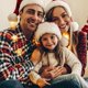 thumbnail image 5 of Juego de 4 gorros de Papá Noel de felpa de lujo para fiestas de disfraces navideños y eventos festivos, 5 of 5