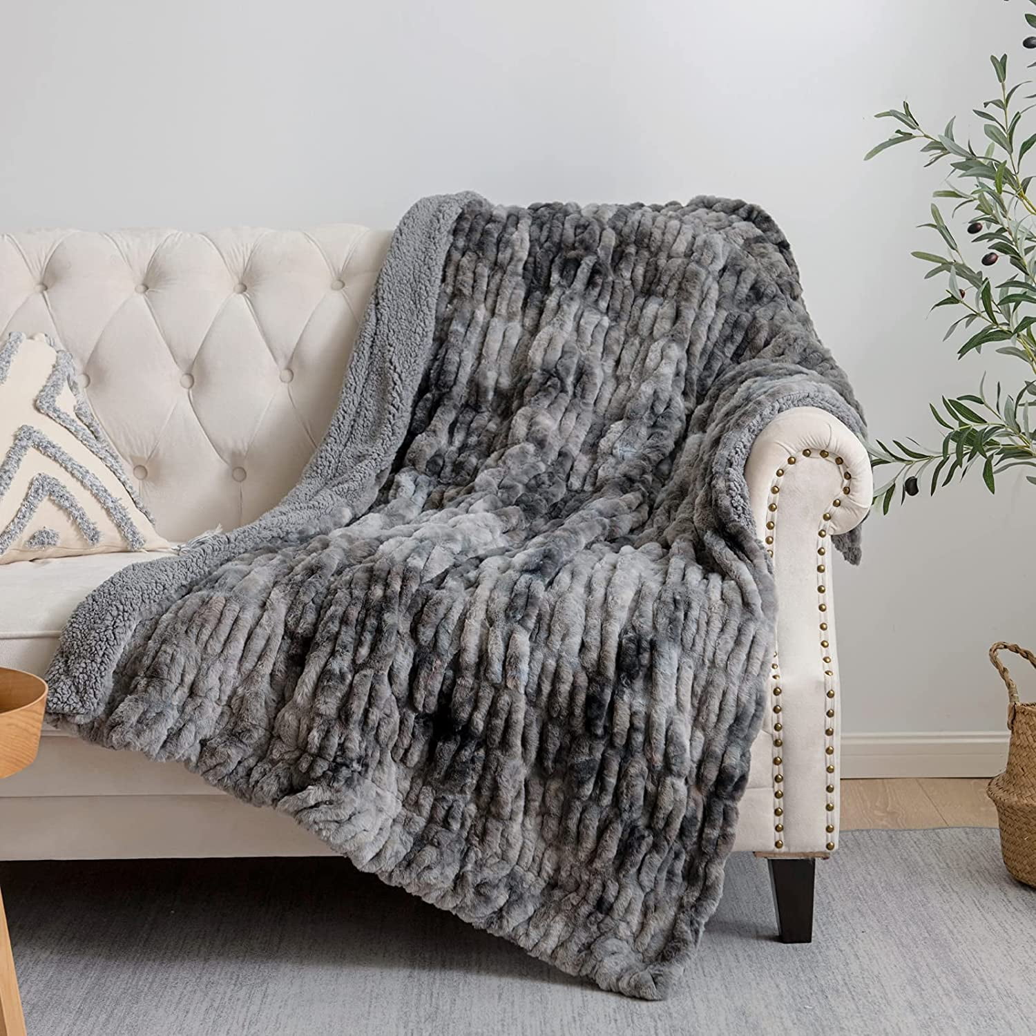 Super Soft Faux Fur Throw Blanket Premium Sherpa Backing Warm and Cozy Throw Decorative for Bedroom Sofa Floor Spandex Grey Throw 50 x60 Walmart