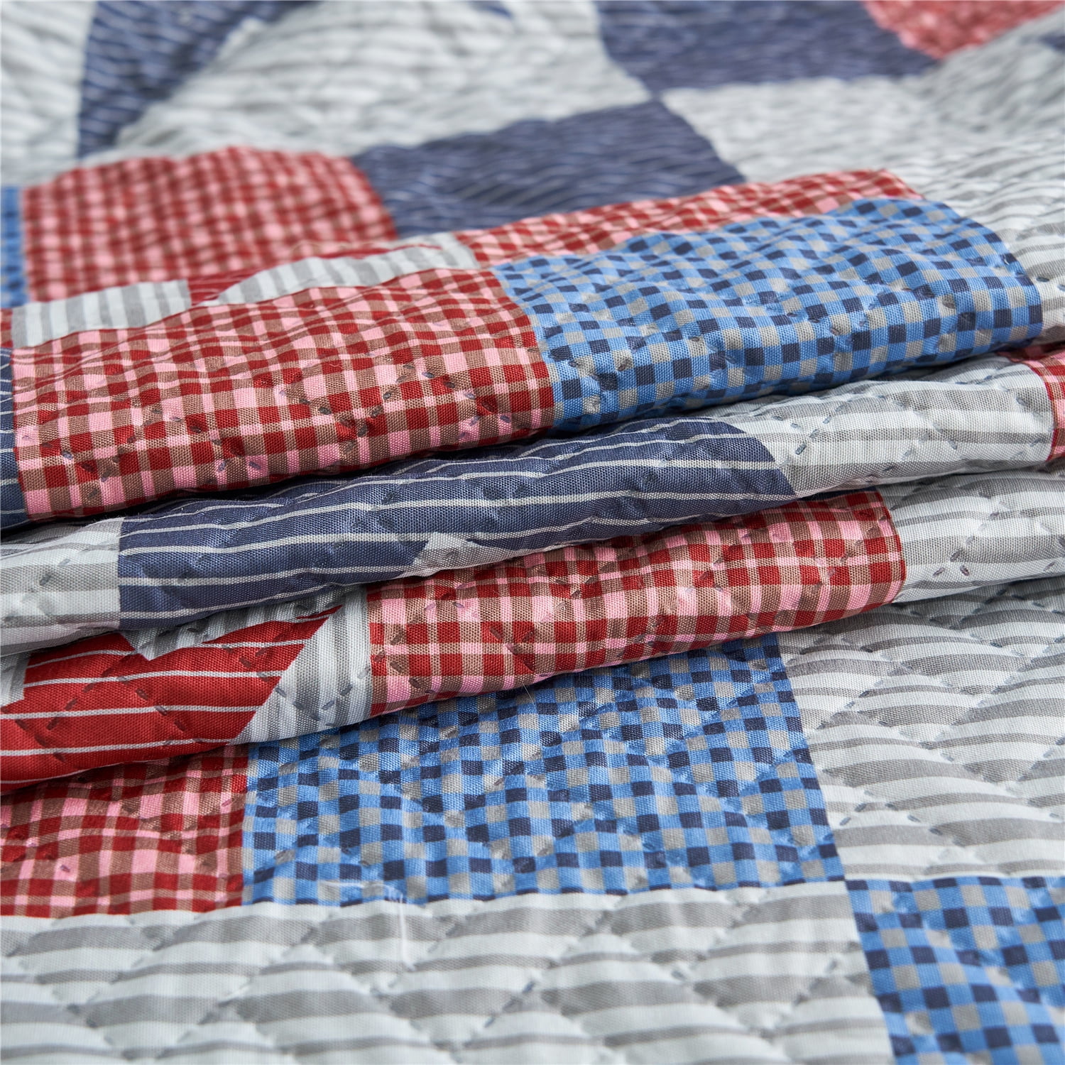 JML Navy & Red Star Polyester Quilt, Queen - Breathable