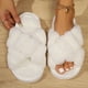 thumbnail image 3 of Zapatillas peludas populares para mujer en otoño e invierno, zapatillas antideslizantes de algodón posparto con suela gruesa para decoración del hogar, 3 of 5