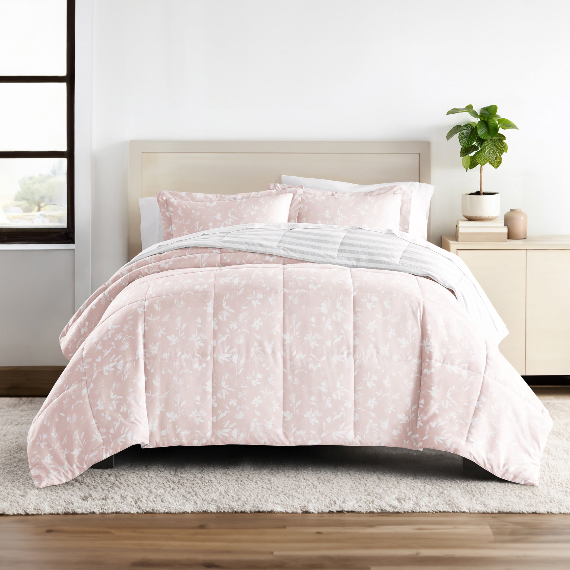 All Season Ultra Soft Comforter Set Lightweight Bedding in Pressed Flowers for Full/Queen Size by Comfort Canopy