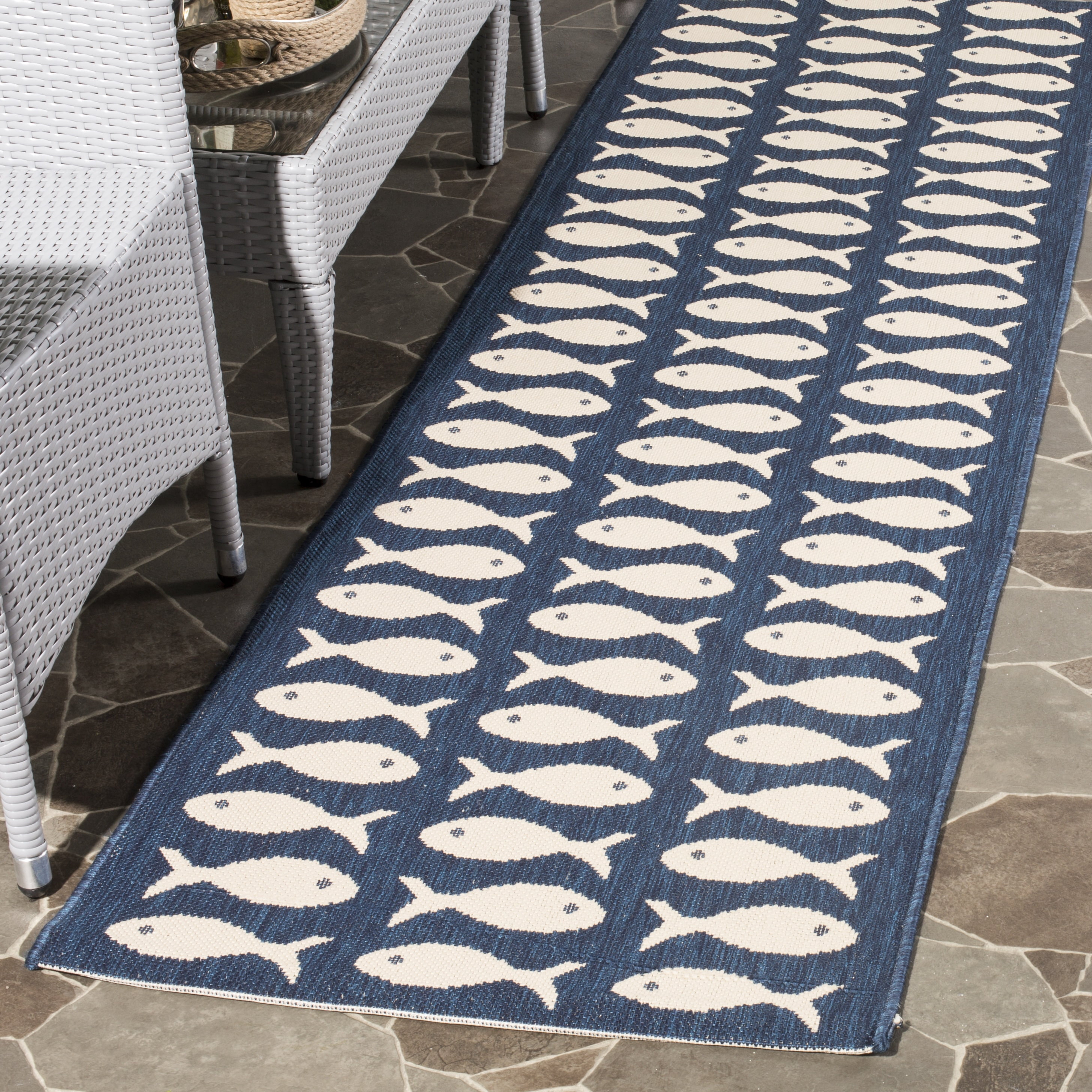 SAFAVIEH Courtyard Tranter Fishes Indoor/Outdoor Runner Rug, Navy/Beige, 2'3" x 16'