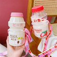 thumbnail image 2 of Botella de agua de plástico de viaje Linda botella de coctelera de cartón de leche Kawaii Botella de bebida en forma de botella para niños/niñas/vasos para adultos (480 ml) (fresa (transparente)) TUNC Sencillez, 2 of 5