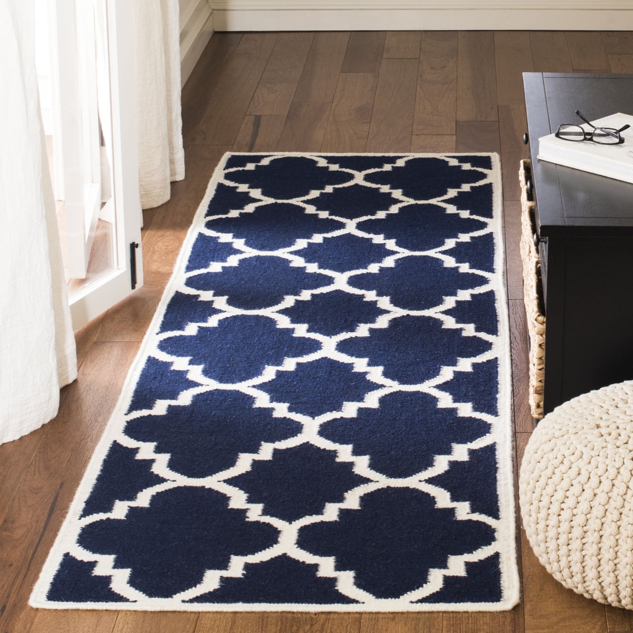 SAFAVIEH Dhurrie Tobias Geometric Moroccan Wool Area Rug, Navy/Ivory, 5' x 8'