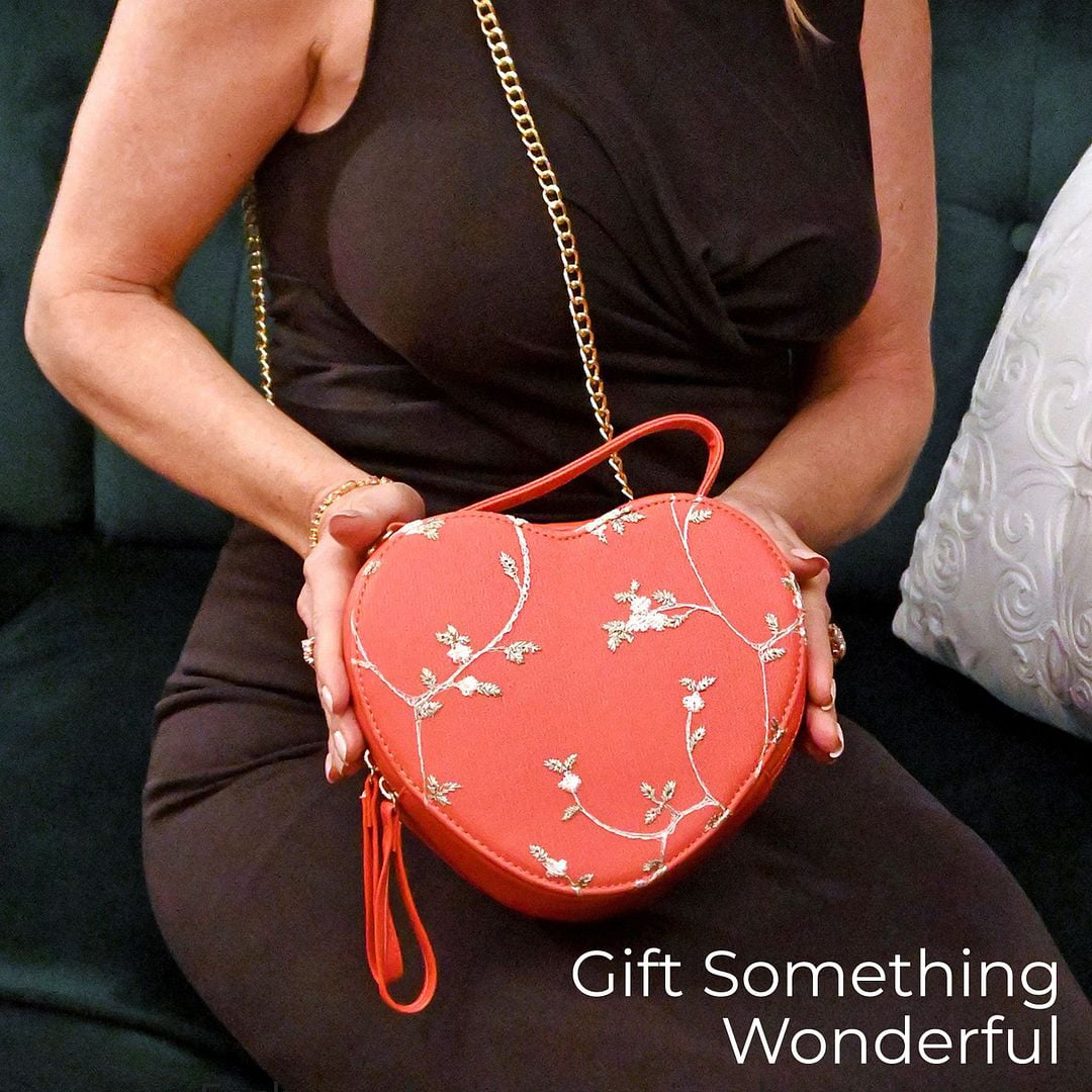 Cute Red Heart Purse for Women, Faux Leather Heart Shaped Crossbody Bags, Zipper Closure Shoulder Bag Valentines Day Birthday Christmas Gifts