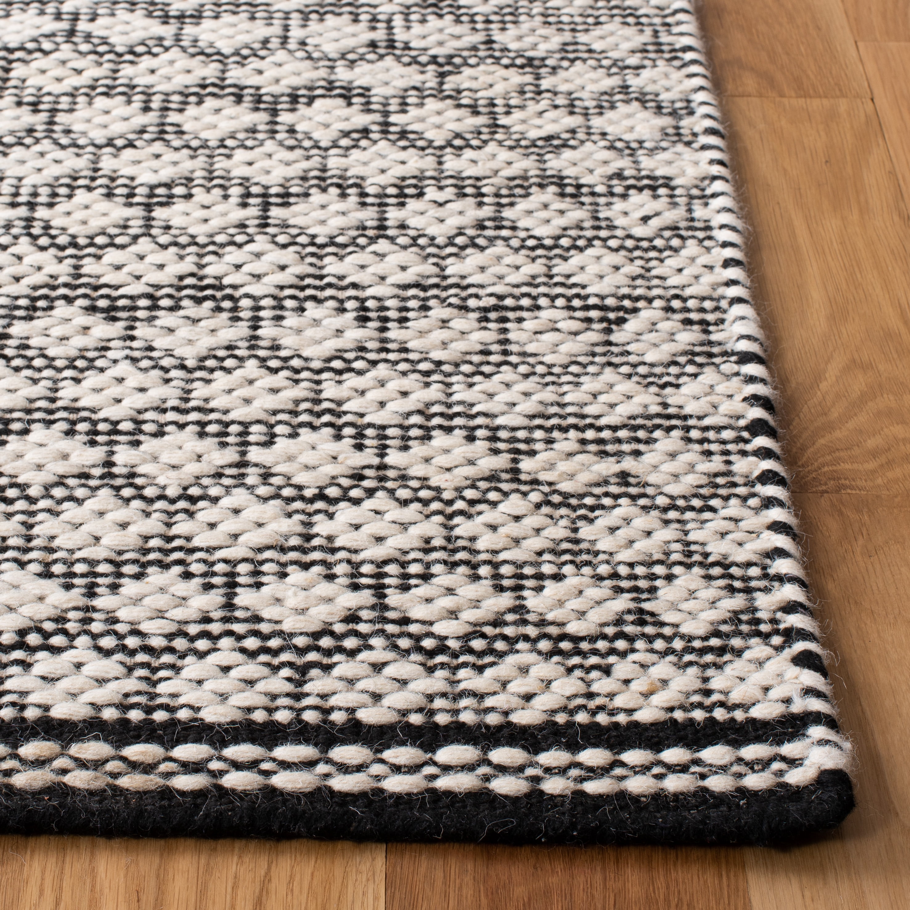 Safavieh Kilim Mary Diamond Area Rug, Black/Ivory, 5' x 8'