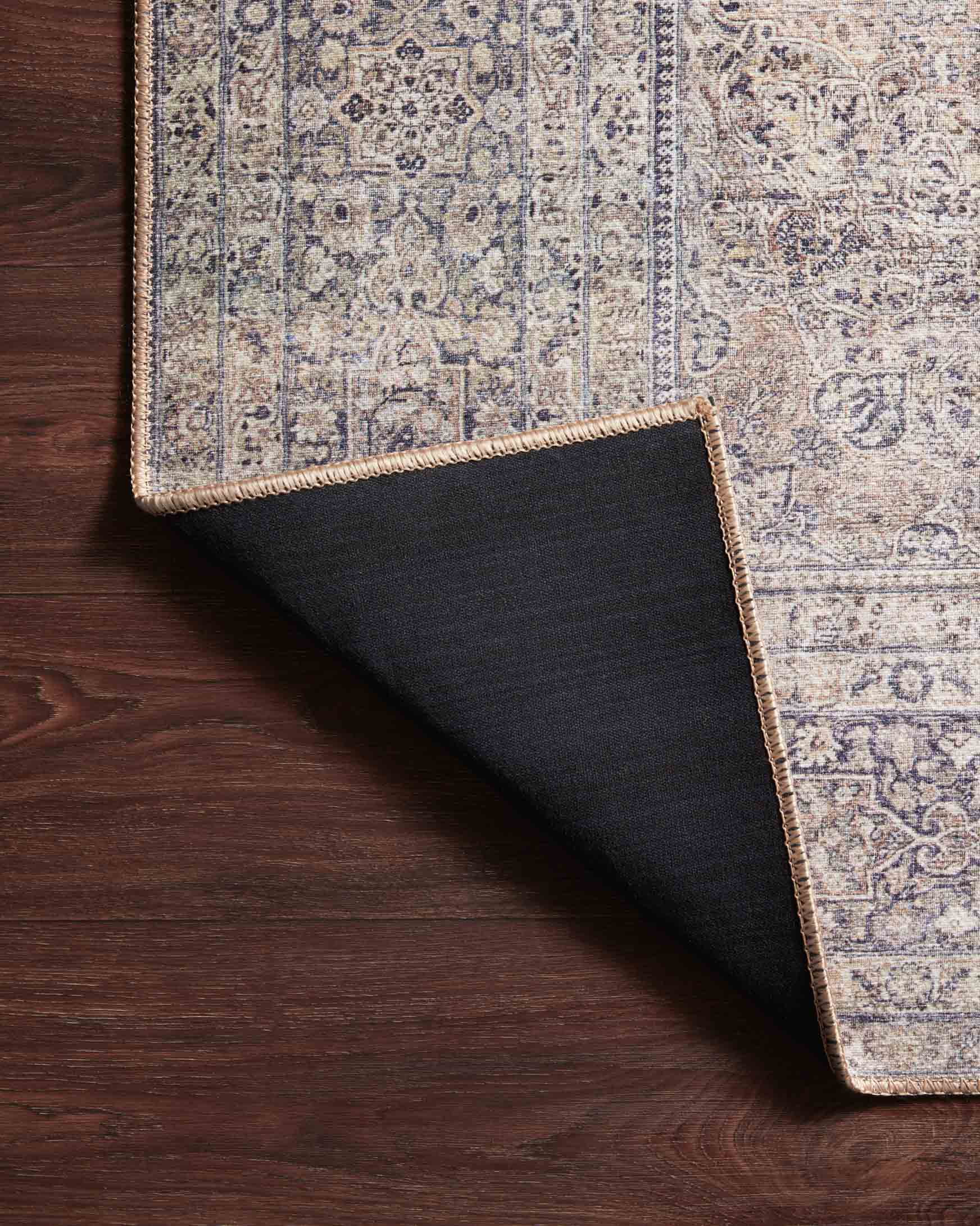 Loloi Wynter Silver / Charcoal 3'-6" x 5'-6" Accent Rug