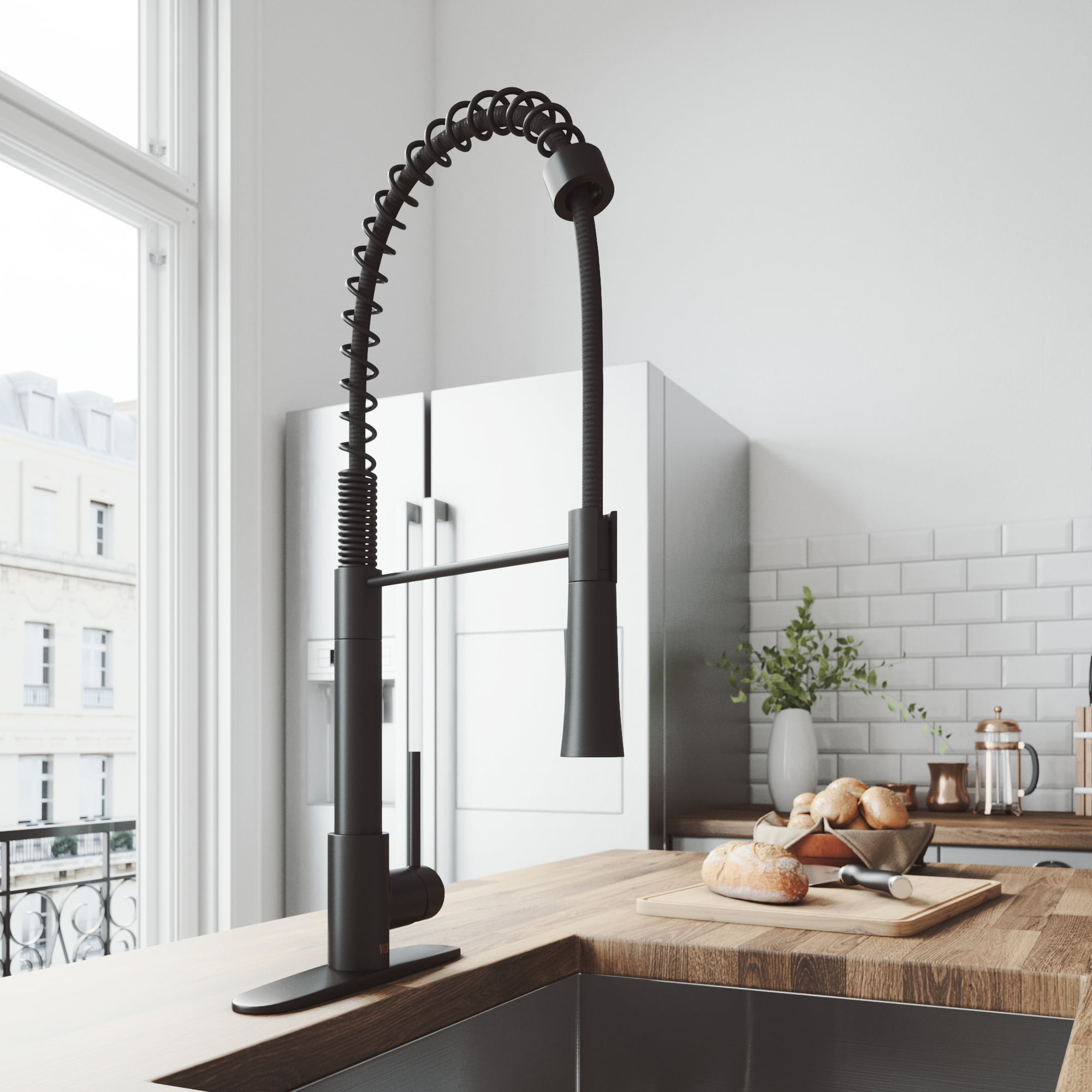 Vigo Laurelton Pull Down Spray Kitchen Faucet With Deck Plate Matte Black