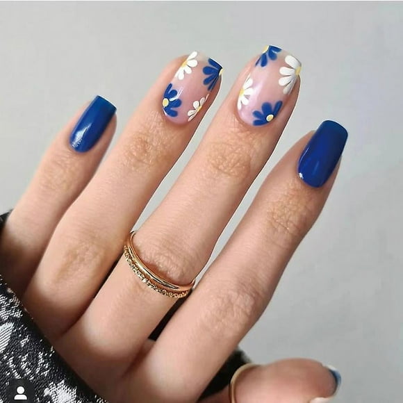 Wearing A Short Blue And White Flower Nail Piece Nail P24pcs