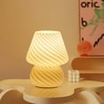 thumbnail image 1 of Lámpara ONEWISH Bombilla de cristal rayado con forma de hongo, 3000 K, 6,5 W, 1 of 7