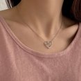 thumbnail image 1 of Collar de perlas para mujer, diseño de nicho que combina con todo, cadena de clavícula de lujo de alta gama, colgante de amor, joyería, 1 of 5