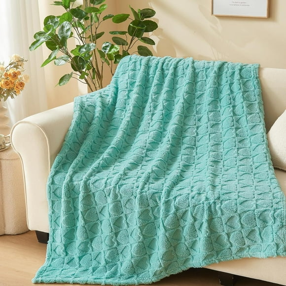 shiyou-Super Soft Throw Blanket Sage Green Love Premium Silky Flannel Fleece 3D Heart Checkered Lightweight Bed Blanket All Season Use (Sage Green Love, Throw(50"x70"))