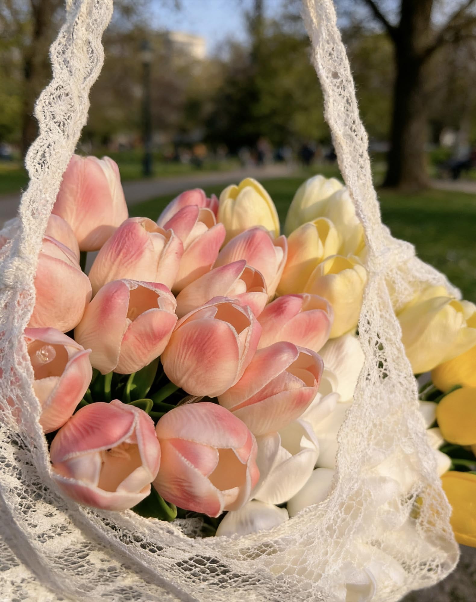 Tulip LED Light Lamp, 15PCS Artificial Tulip Flowers Light, Warm White Night Light with Adjustable Stems for Bedroom Bedside Romantic Decor Gift