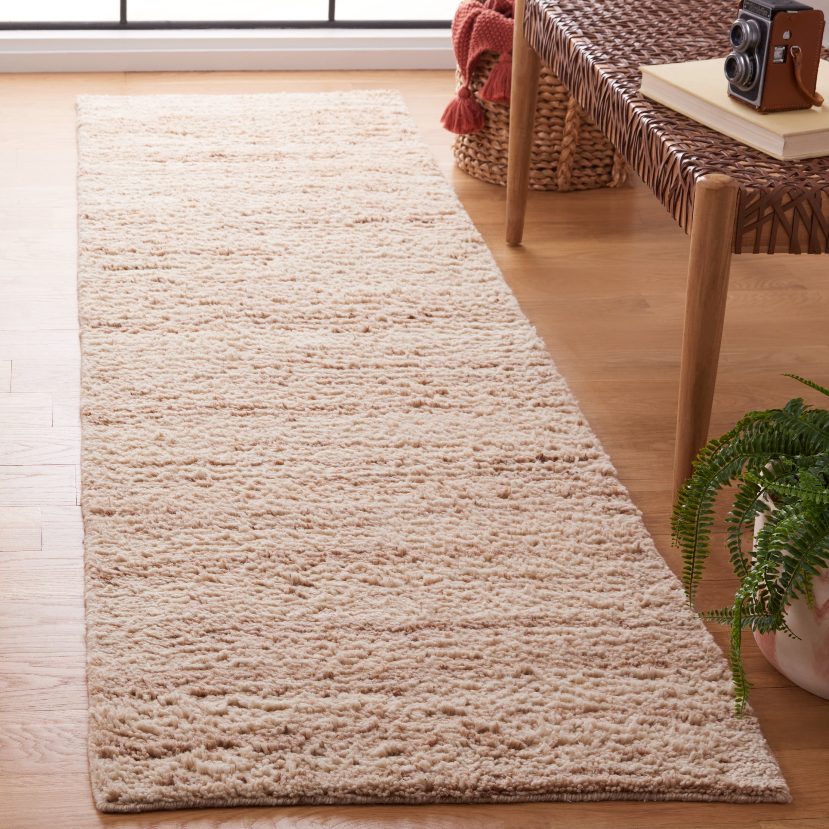SAFAVIEH Casablanca Katharine Distressed Runner Rug, Beige/Ivory, 2'3" x 11'