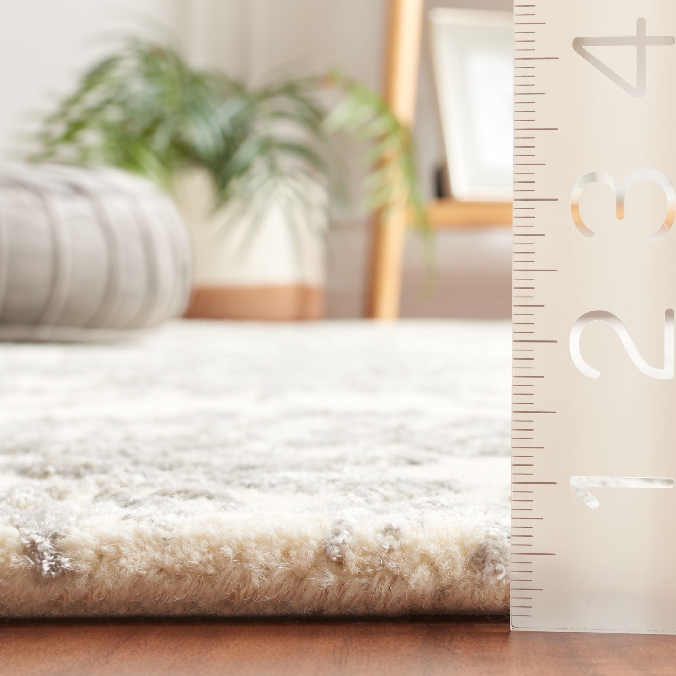 SAFAVIEH Bella Paula Damask Area Rug, Ivory/Grey, 10' x 14'