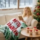 thumbnail image 4 of Manta Navideña de Franela con Árbol de Navidad, Escena de Bosque Nevado, 100 X 150 Cm, Gruesa, Estampada, Doble Cara, Suave, Ideal para Siestas, Regalo Navideño | Poliéster | 335 G / 0,73 Lb | 380 G, 4 of 7
