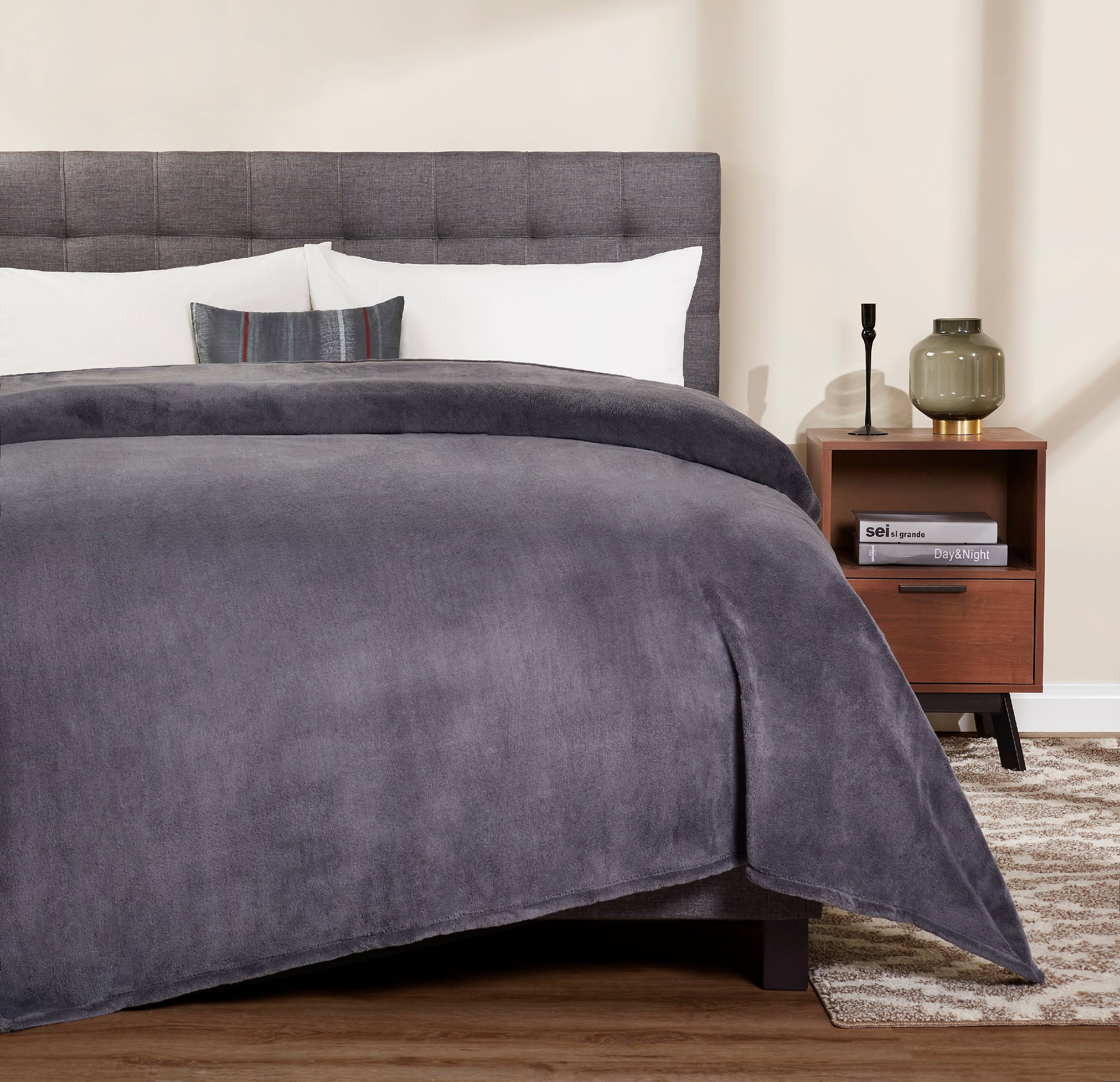 Mainstays Super Soft Plush Blanket, Twin, Dark Grey