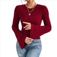 thumbnail image 2 of Camiseta de Larga Acampanada de Punto Acanalado para Mujer, Cuello Redondo, Corte Entallado, Ribete en Forma de Lechuga. Rojo Vino XL, 2 of 9