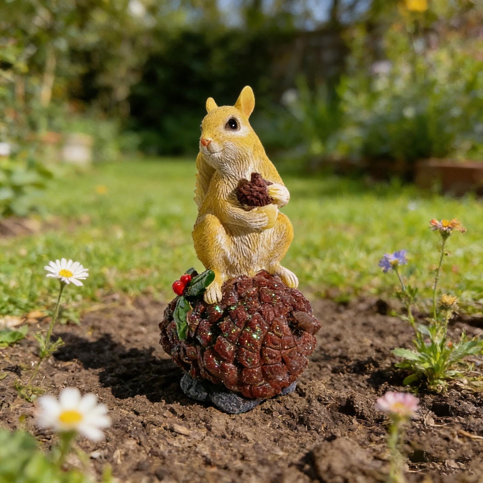 Cheapark Outdoor Squirrel Statue Garden Resin Sculpture Patio Yard Lawn Pathway Realistic Animal Decor Ornament