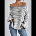 thumbnail image 4 of Suéter de Punto Holgado Informal de Larga con Rayas y Hombros Descubiertos para Mujer (Otoño 2025) Gris XL, 4 of 7