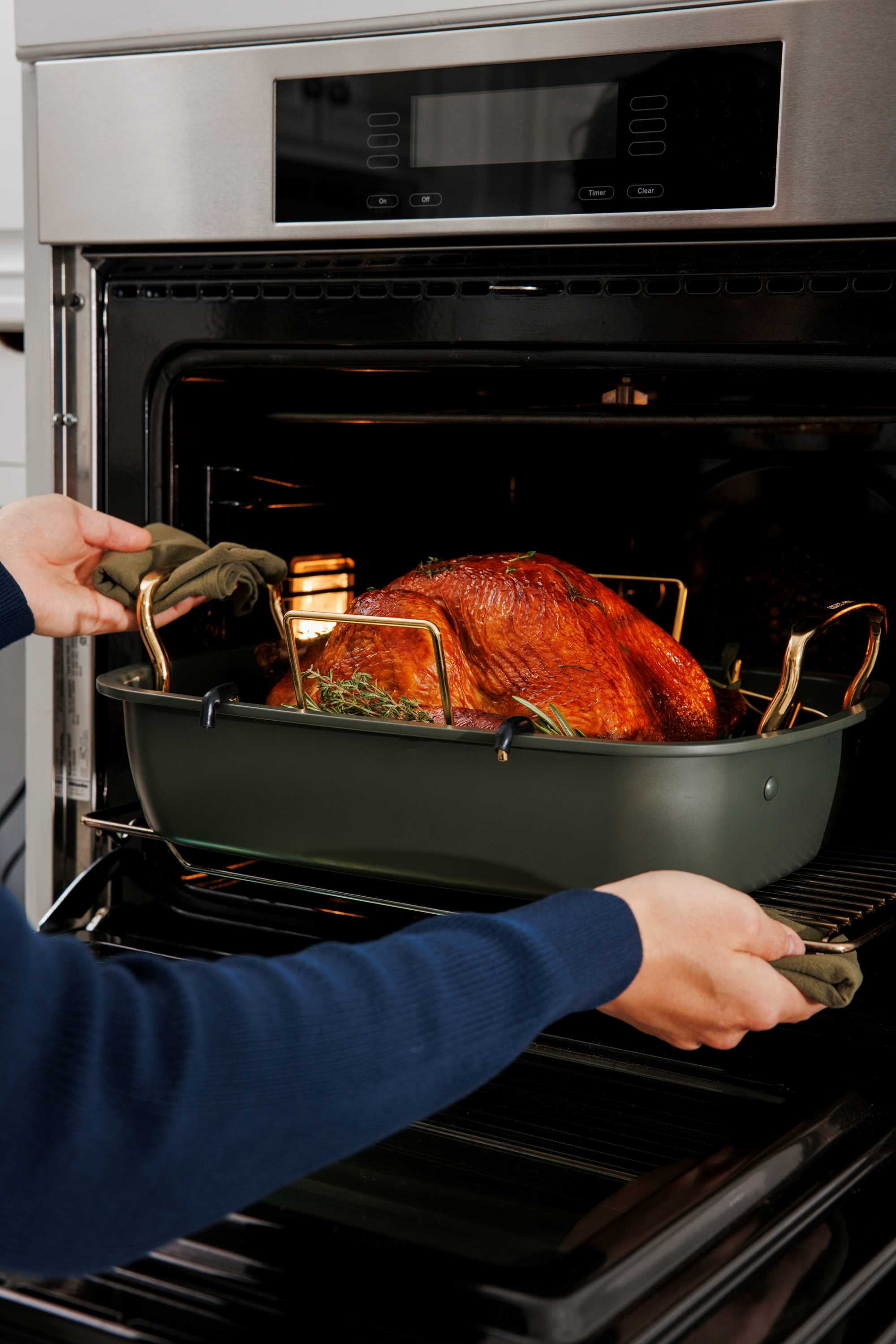 Thyme & Table 2-Piece Roaster with Rack - Green