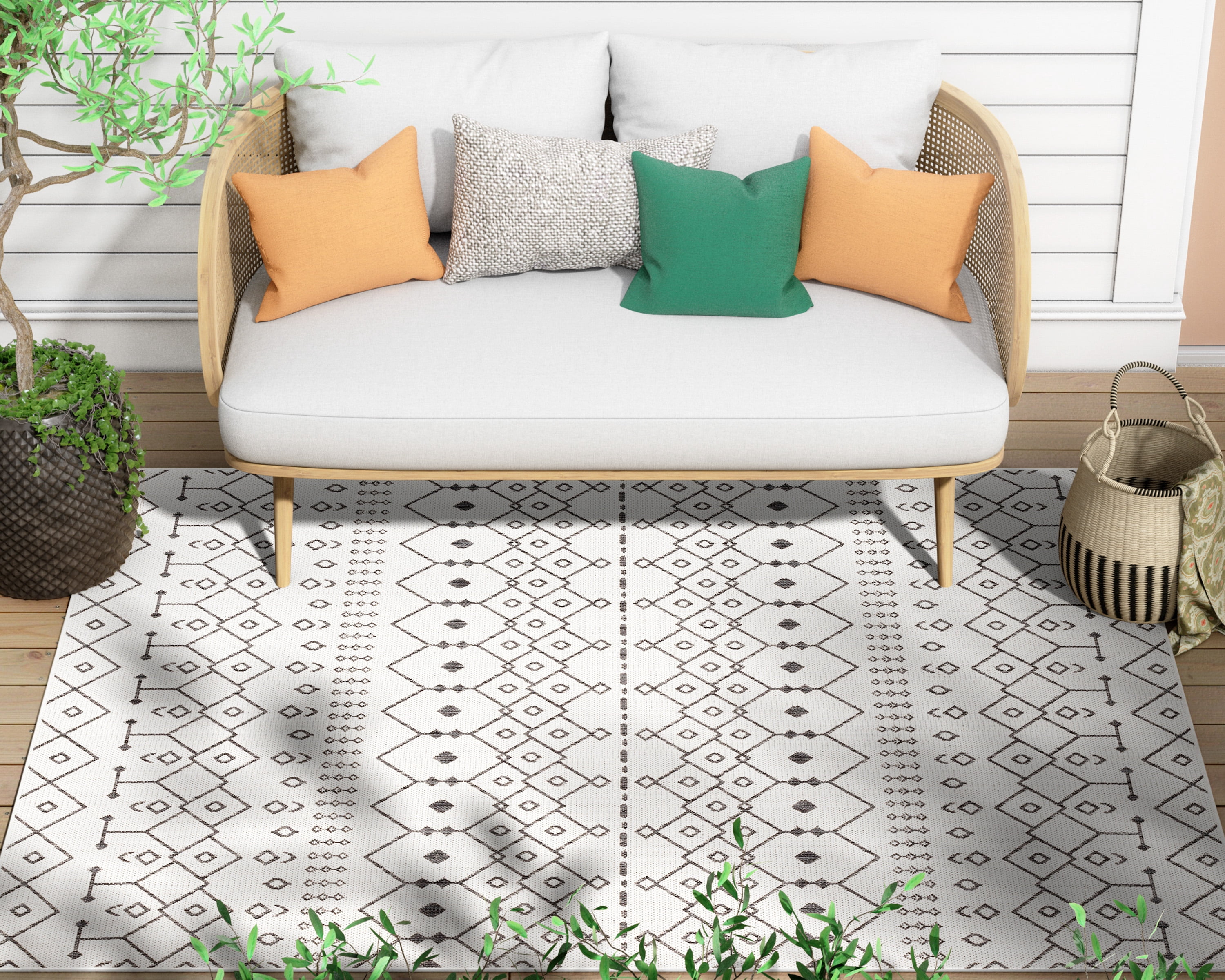 Well Woven 5' x 7' Light Gray Outdoor Rug