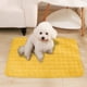 thumbnail image 4 of Colchoneta lavable de pana para mascotas | Colchoneta cálida para perros y gatos | 50 x 40 cm | Colchoneta amarilla de una pieza, 4 of 6