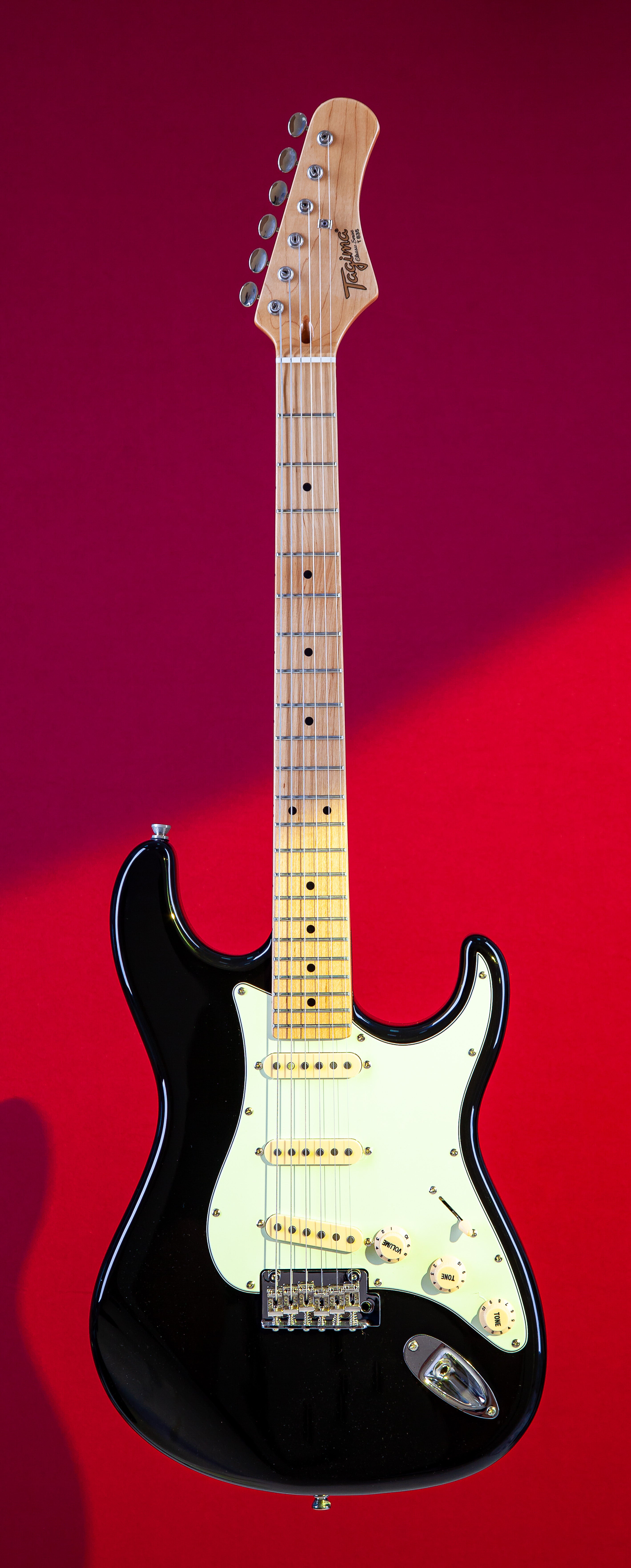 Tagima T 635 CLASSIC-BK-LF/MG Electric Guitar - Black