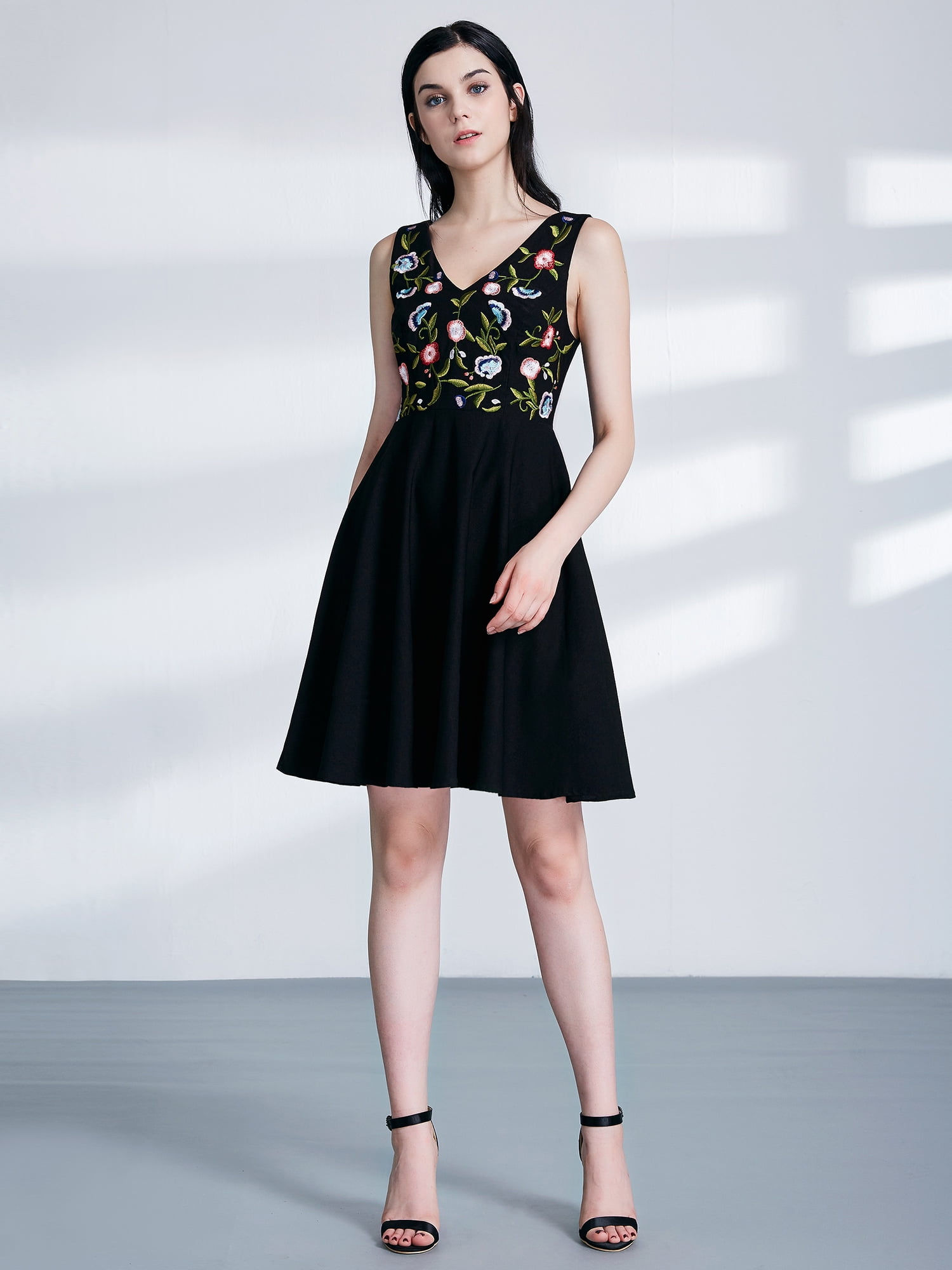Ever Pretty Ever Pretty Womens Sexy Short V Neck Embroideried