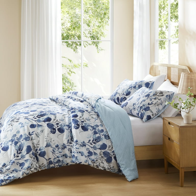 Regency Heights Full/Queen Comforter Set, Reversible Seersucker