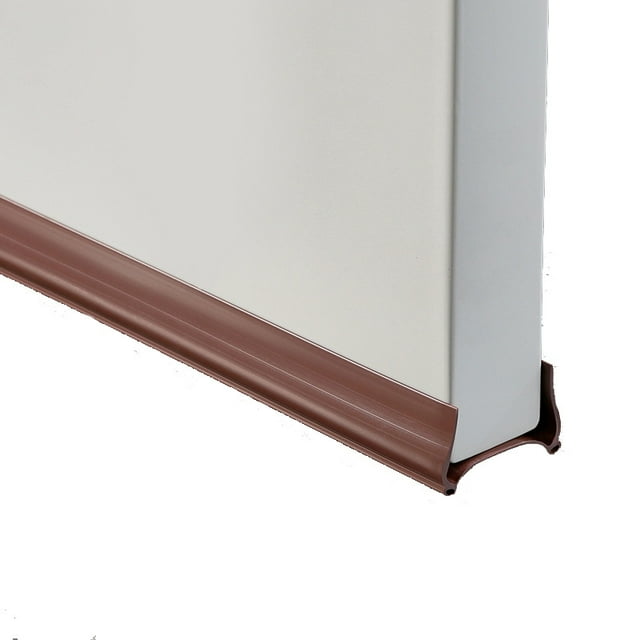 Jinsinto Fond de Porte à Double Isolation, Bande d'Étanchéité de Fond de Porte en PVC Brun Mesurant 96 x 5,5 x 3 cm. Conçue pour l'Insonorisation, l'Étanchéité et la Prévention de la Poussière et des Insectes, Elle Présente un Matériau flexible et à Haute Élasticité Qui s'Ajuste Parfaitement contre le Plancher. la Bande Est Facile à Installer en Découpant sur Mesure et en Glissant sous la Porte. Convient pour Maintenir un Environnement Propre et Confortable Tout en Réduisant la Perte d'Énergie.