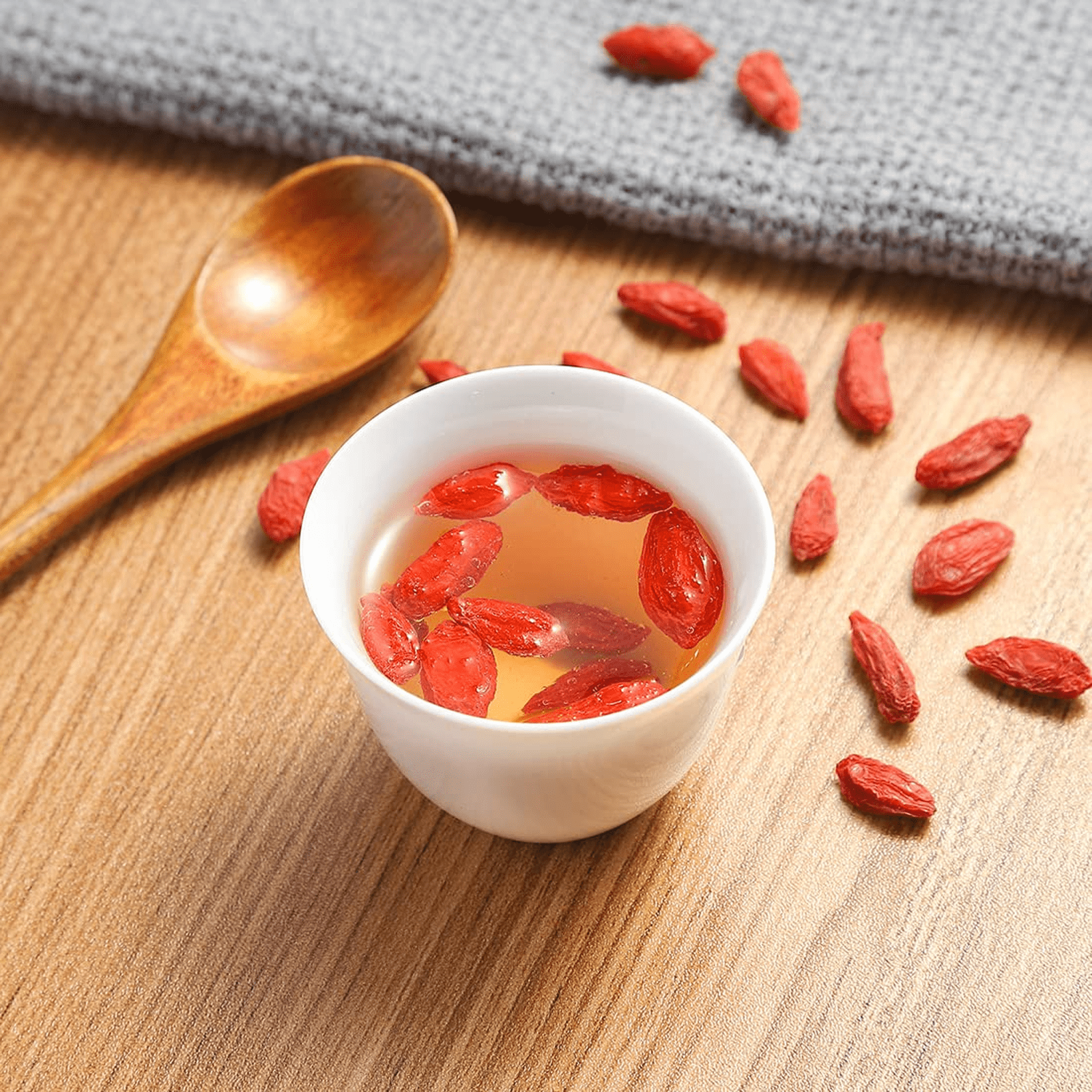 ULTHMOK Dried Goji Berries 12.5Oz/354g,Selected Goji Berry.100% Natural & No Additives for Tea