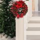 thumbnail image 4 of Grandes coronas navideñas artificiales para puerta de entrada, coronas navideñas con lazo, lámpara de aceite LED a batería, guirnaldas de invierno, bolas navideñas de césped artificial de frutos, 4 of 6