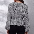 thumbnail image 4 of Blusa cruzada con cuello en V y estampado floral, manga larga, dobladillo con volantes, blusa cruzada con estampado floral para mujer, 4 of 6