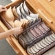 thumbnail image 5 of Caja de almacenamiento de ropa interior plegable Uso en el hogar Cajón de almacenamiento Divisor Organizador de rejilla de malla para ropa interior / Sujetadores / Calcetines, 5 of 8