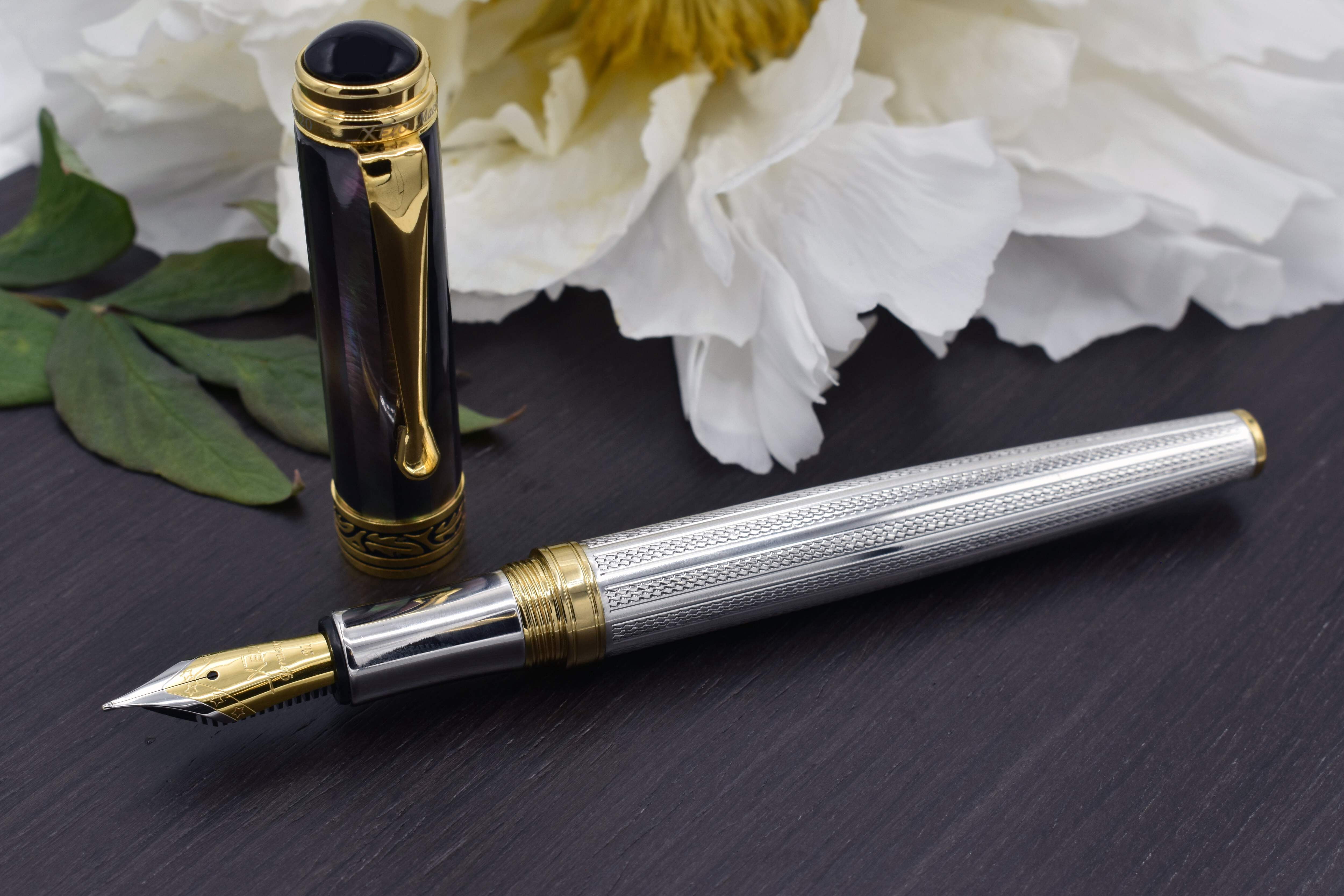 Xezo Xezo Maestro® 925 Sterling Silver Fountain Pen (Medium Nib) - Tahitian Black Mother of Pearl Cap