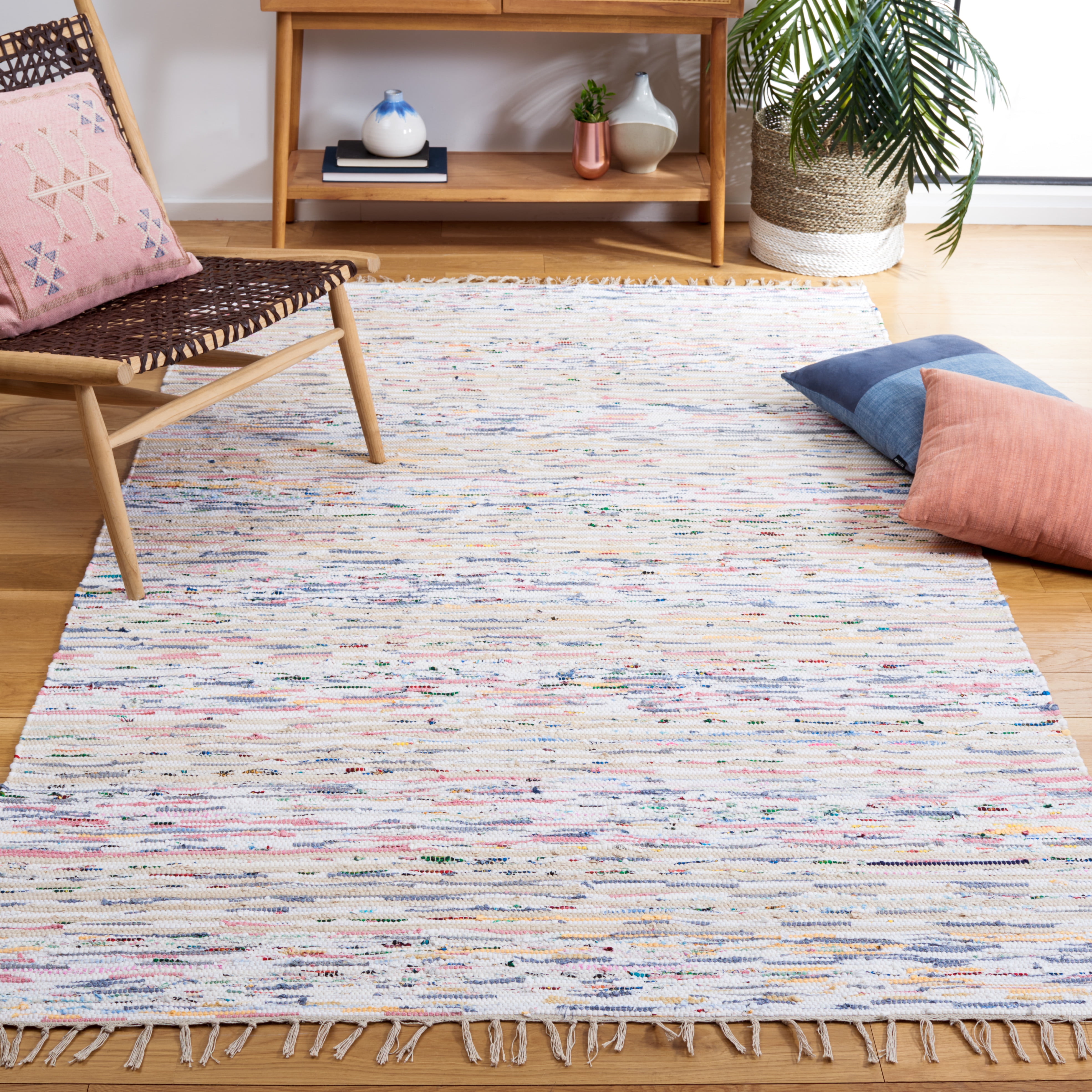 SAFAVIEH Montauk Randa Distressed Area Rug, Beige/Ivory, 3' x 5'