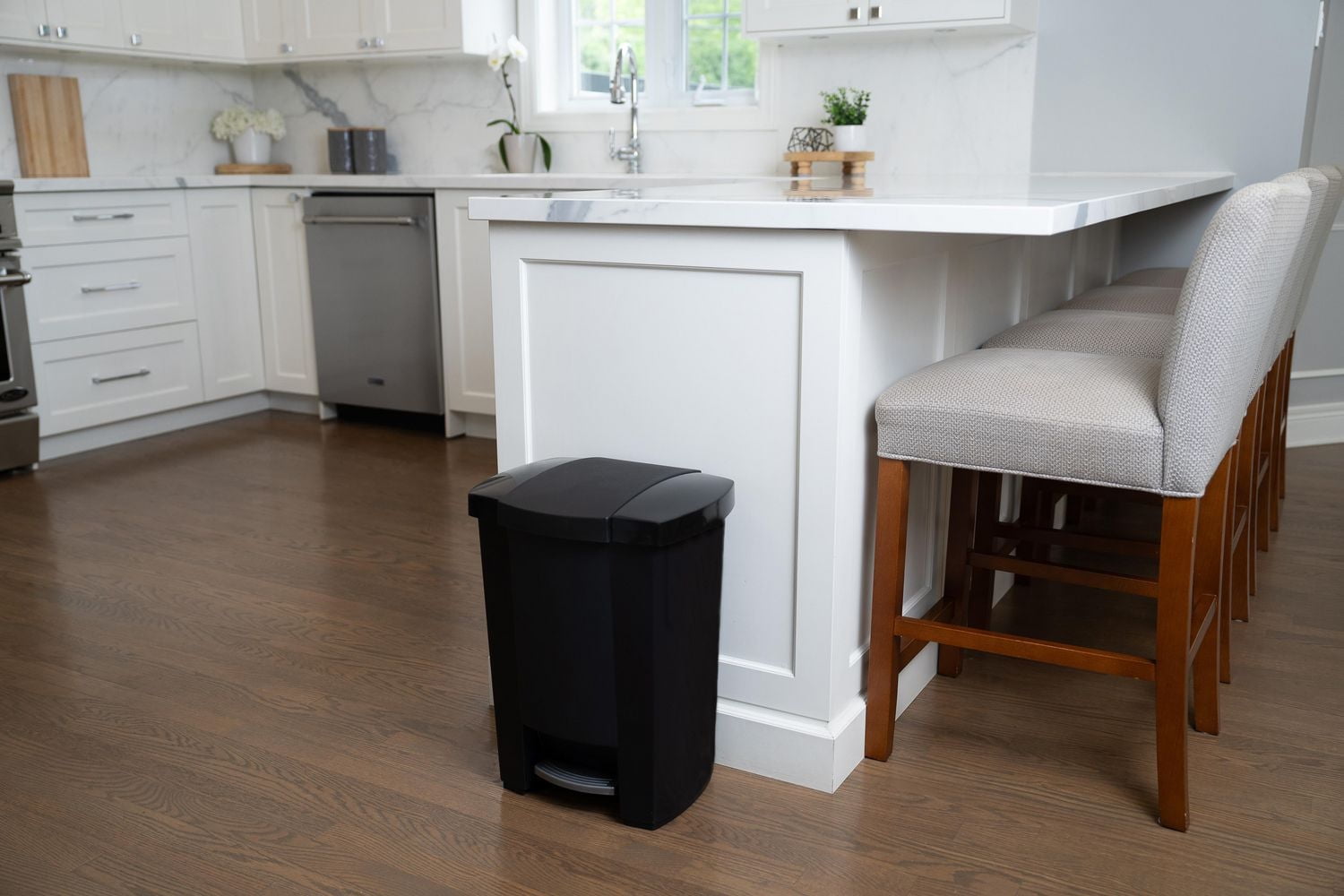 Mistral® 30L  Step on Garbage Can Black, 30 litre capacity