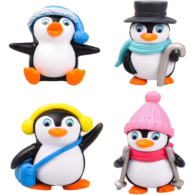 paquete de 4 figuras de pingüinos de resina de invierno de navidad — cuatro mini adornos en cuadrícula 2x2: pingüino con gorro azul tejido, pingüino con sombrero de copa negro y bufanda turquesa con bastón, pingüino con auriculares amarillos y bandolera azul, pingüino con gorro rosa y bufanda roja con bastones de esquí; detalles pintados en pico y ojos, fondo blanco.