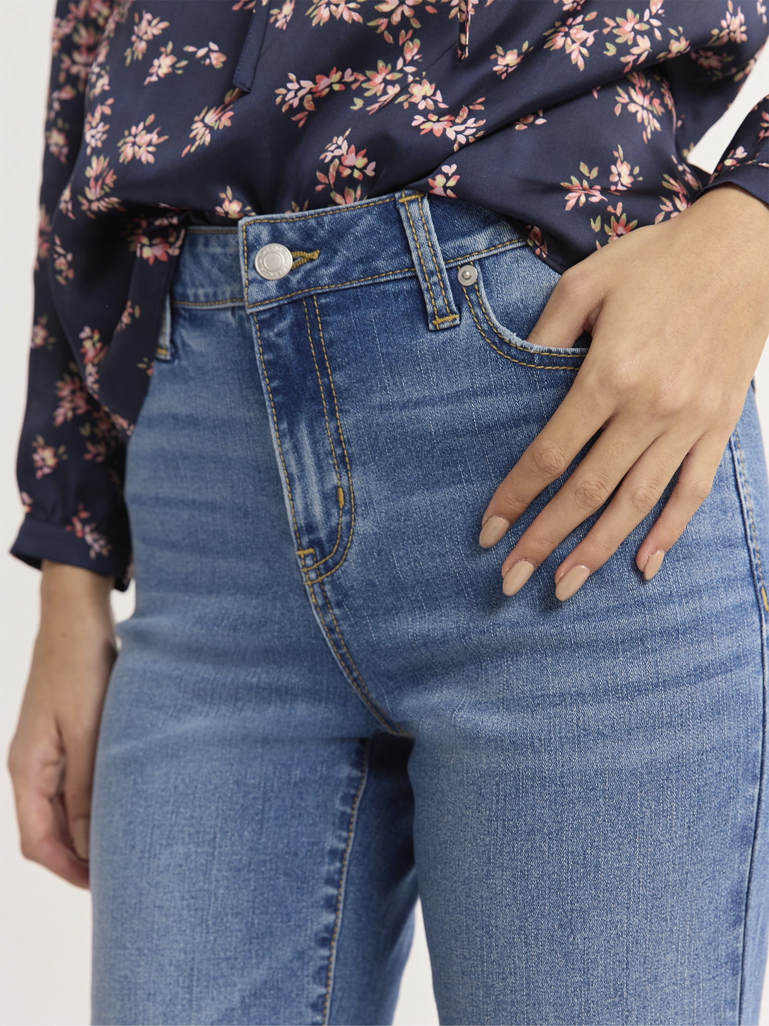 Time and Tru Women's Cropped Flare Jeans with Raw Hem, 26” Inseam, Sizes 2-20